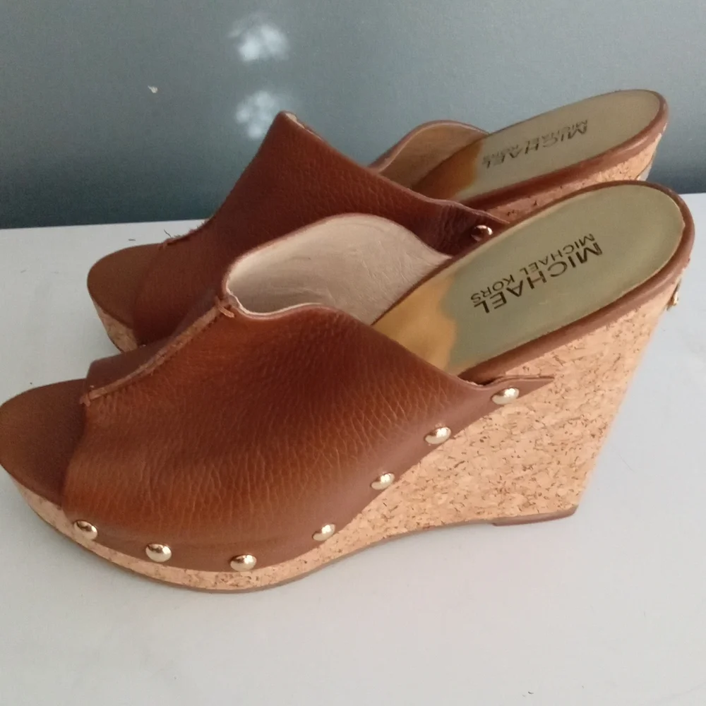 MICHAEL KORS Brown Leather Cork Wedge Mules Open Toe Studded Sandals Womens Size